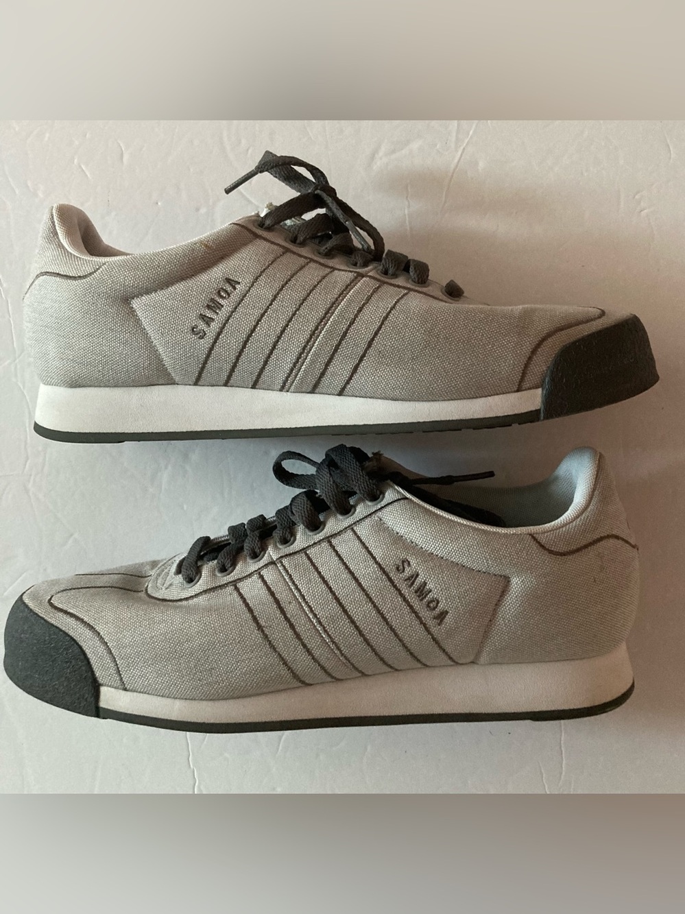 Adidas  Men’s SZ 10 Light Gray SAMOA Canvas Sneakers with Dark Gray Accents.